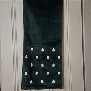 ENVOGUE All Over Tree Embroidered Table Runner GREEN, 16"×80"